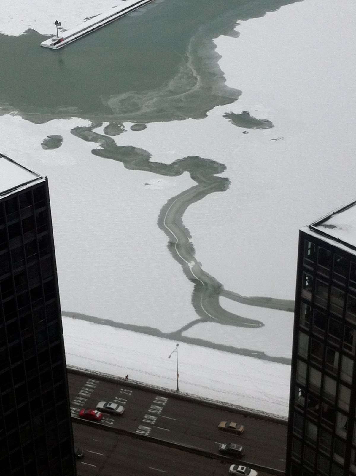 Lake Michigan and Lake Shore Drive (iPhones take decent&nbsp;photos)