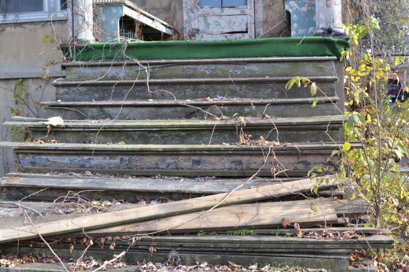 The most desolate place I've known. It's a ghost town and one of the most fascinating locations I've visited. Having traveled in 42 states, I've never seen anything like it. The history here must be remarkable. It sits at the intersection of the Mississippi and Ohio Rivers. 